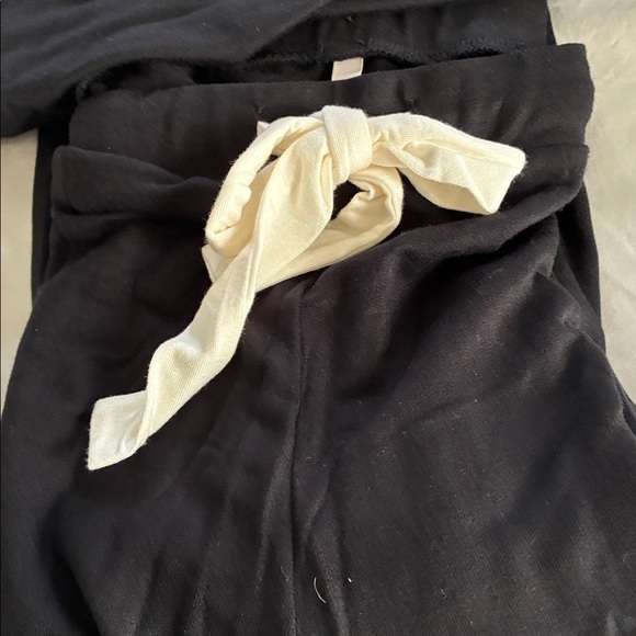 NWT Soma SUNDAY Black V-Neck Long Sleeve Top and Bottoms - Picture 3 of 5